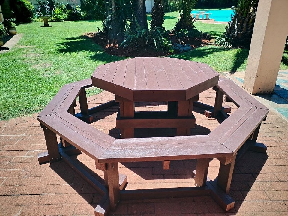 Octagon Dining Set